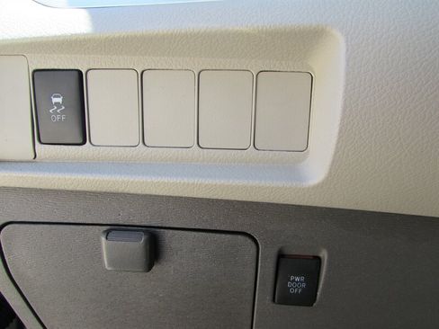 Used 2017 Toyota Sienna LE FWD image 21