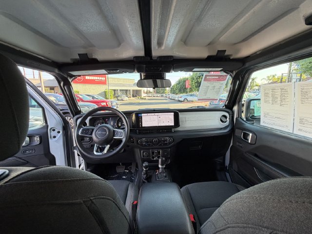 Used 2024 Jeep Wrangler Unlimited Sahara AWD/4WD image 33