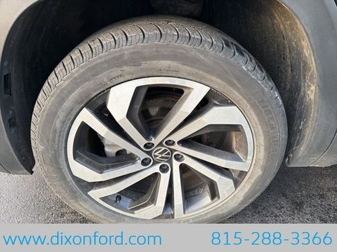 Used 2023 Volkswagen Atlas SEL AWD/4WD image 32
