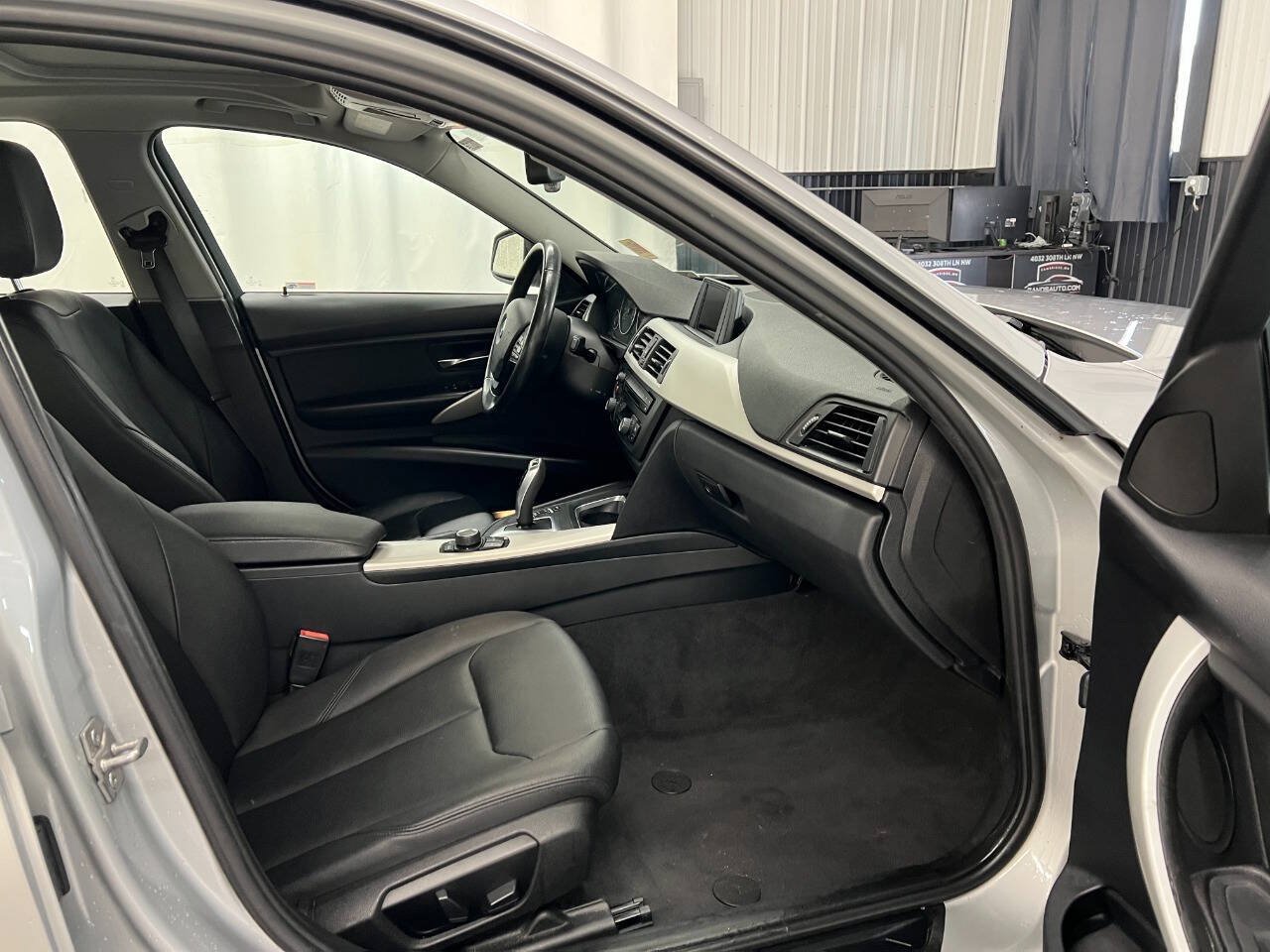 Used 2013 BMW 328i xDrive Sedan AWD/4WD image 11