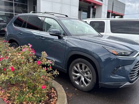 Used 2024 Toyota Grand Highlander AWD image 4