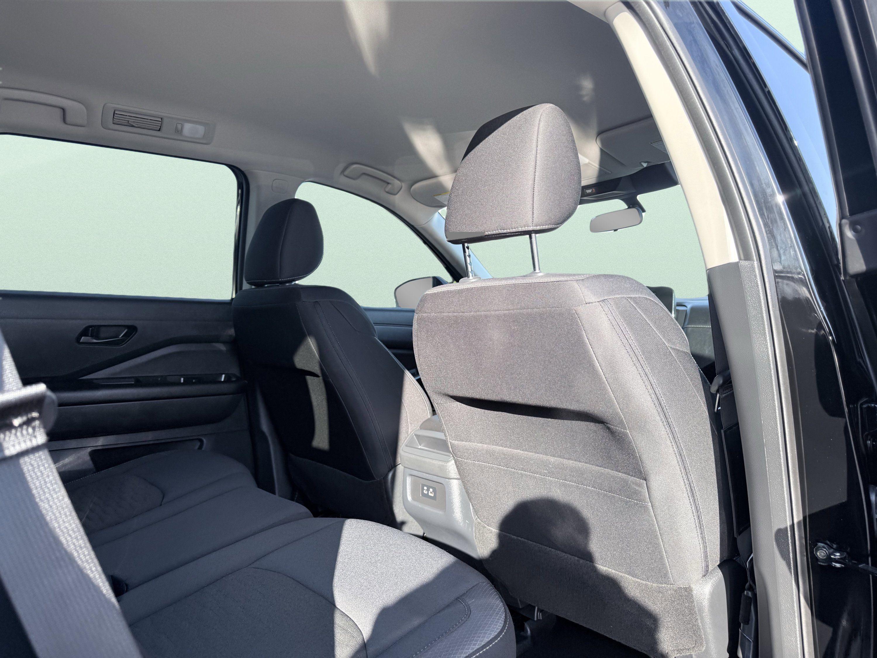Used 2025 Nissan Pathfinder S AWD/4WD image 39