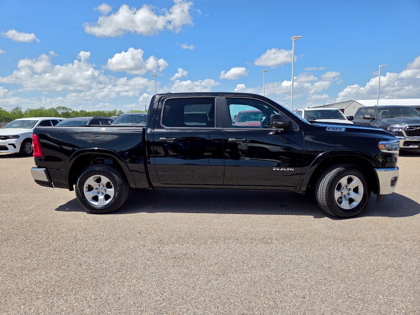 Used 2025 RAM 1500 Big Horn AWD/4WD image 10