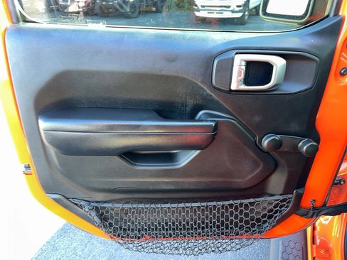 Used 2018 Jeep Wrangler Unlimited Sport image 13