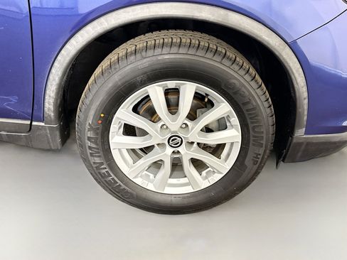 Used 2018 Nissan Rogue SV image 32