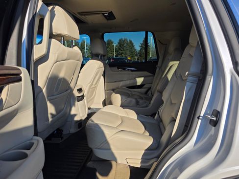 Used 2017 Cadillac Escalade Premium Luxury image 9