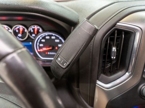 Used 2021 Chevrolet Silverado 1500 LT AWD/4WD image 29