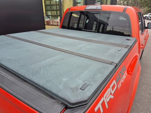 Used 2017 Toyota Tacoma TRD Sport image 10