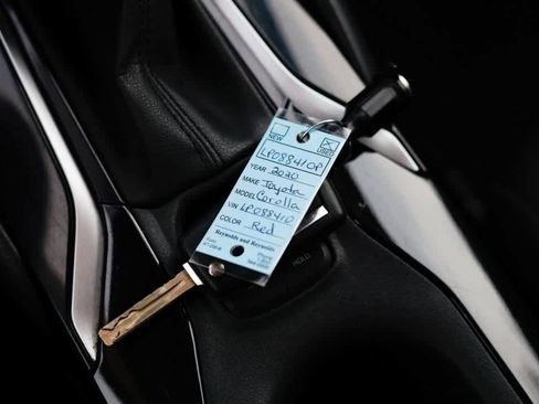 Used 2020 Toyota Corolla LE image 28