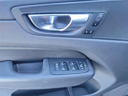 Used 2021 Volvo XC60 T5 Momentum w/ Advanced Package image 12