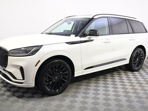 New 2026 Lincoln Aviator Reserve AWD/4WD image 2