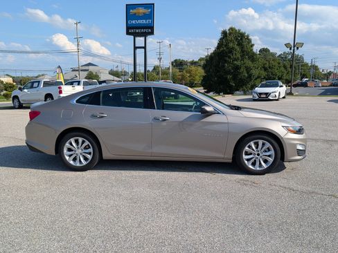 Used 2024 Chevrolet Malibu LT FWD image 2