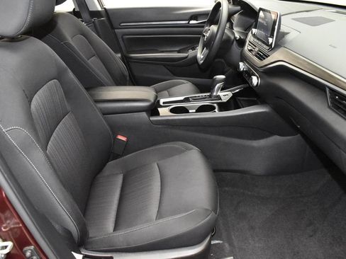 Used 2024 Nissan Altima 2.5 SV FWD image 24
