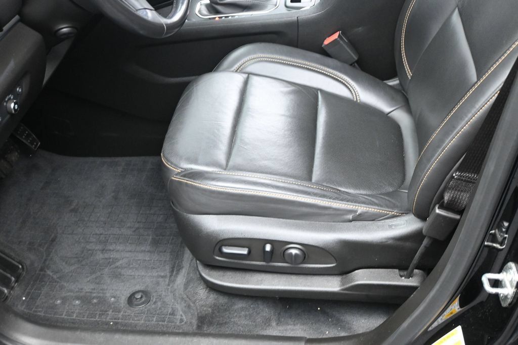 Used 2021 Chevrolet Traverse Premier w/ Redline Edition FWD image 13