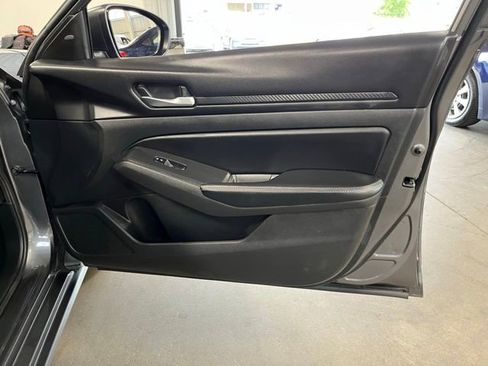 Used 2024 Nissan Altima 2.5 SV FWD image 12