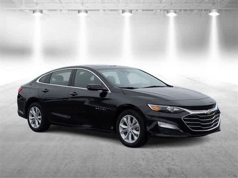 Used 2024 Chevrolet Malibu LT image 2