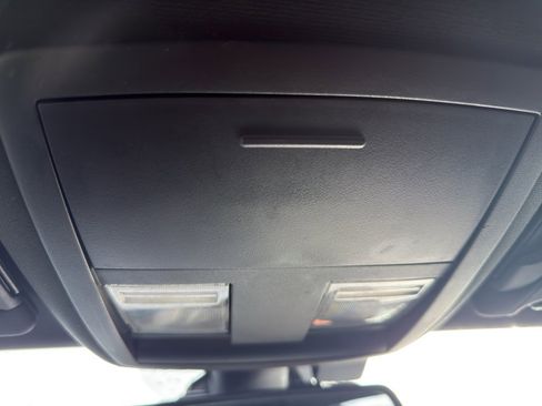 Used 2016 Dodge Challenger SXT image 21