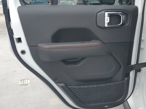 New 2025 Jeep Gladiator Rubicon image 15