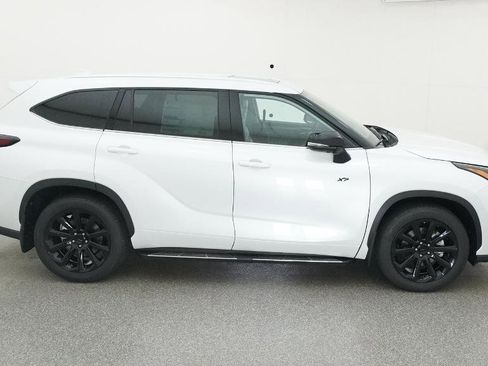New 2026 Toyota Highlander AWD image 11