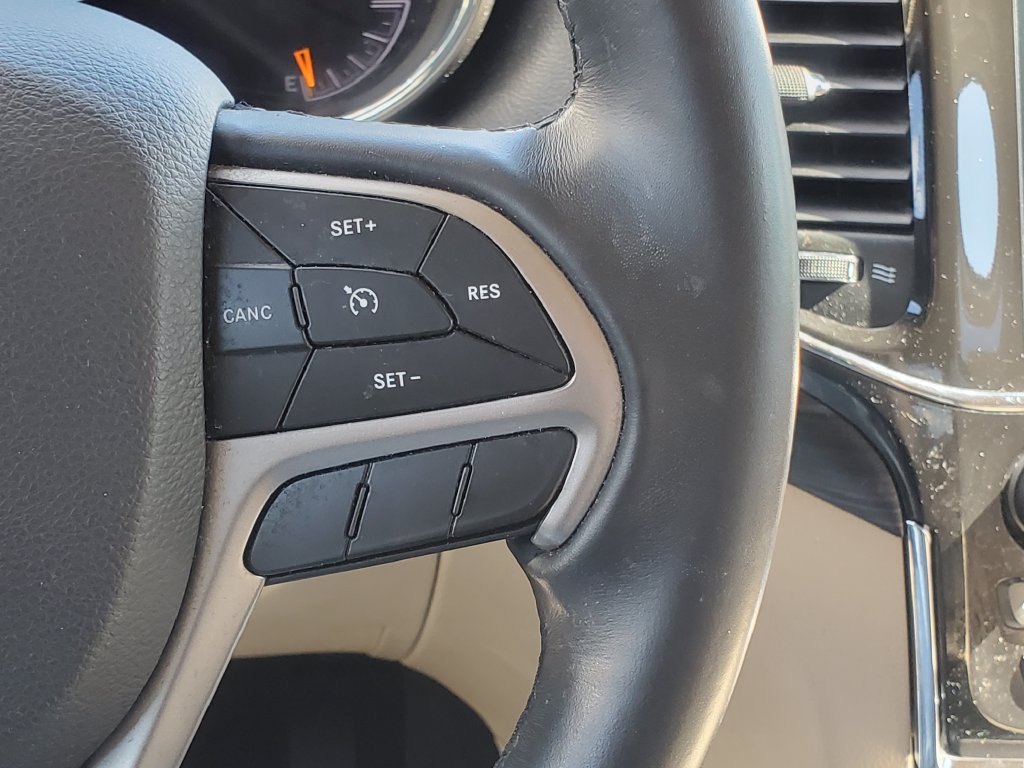 Used 2022 Jeep Grand Cherokee Laredo E AWD/4WD image 11