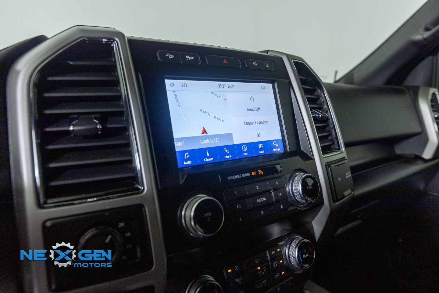 Used 2020 Ford F150 Lariat w/ Equipment Group 502A Luxury AWD/4WD image 17