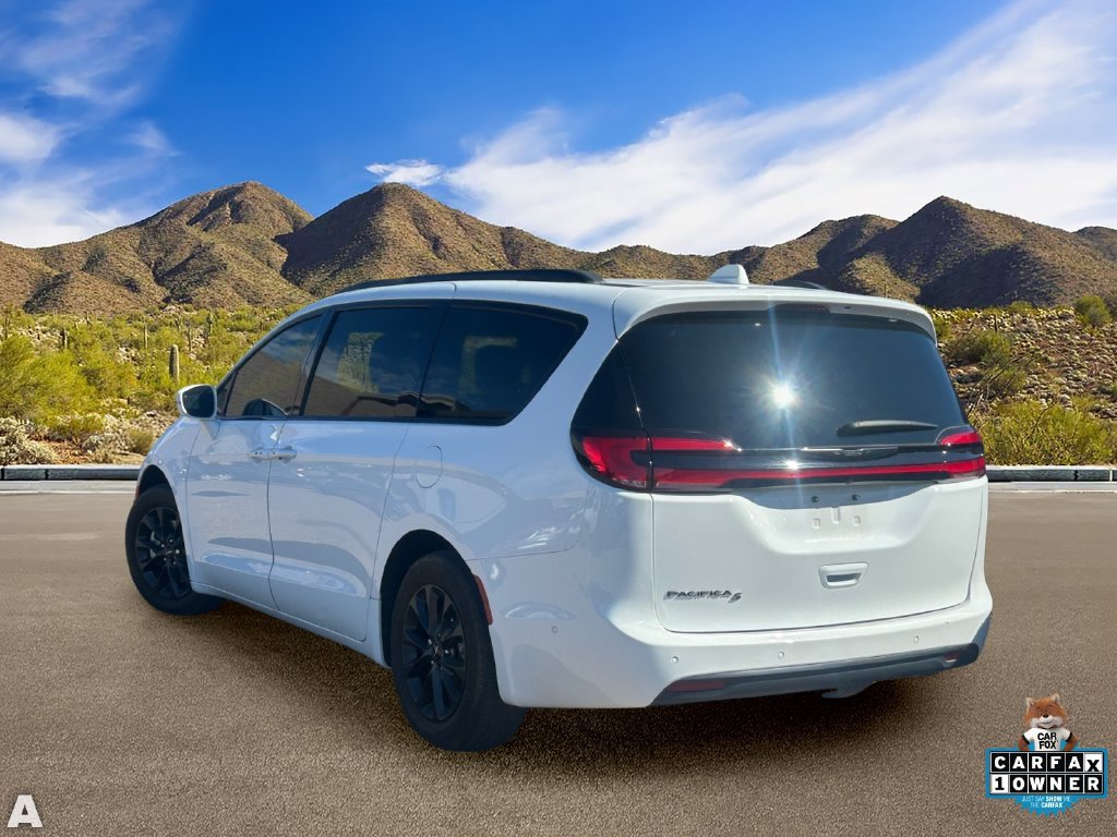 Used 2021 Chrysler Pacifica Touring-L w/ Uconnect Theater Family Group FWD image 3