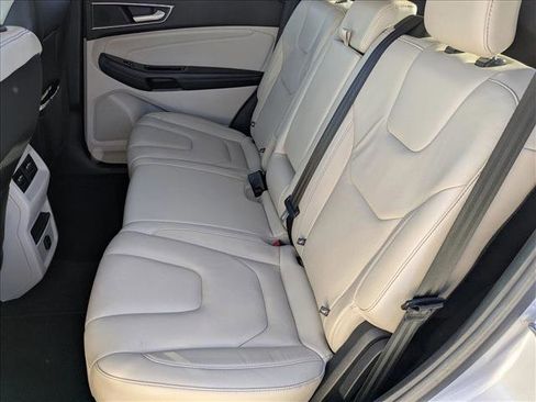 Used 2018 Ford Edge Titanium image 17