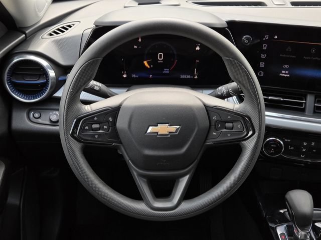 Used 2025 Chevrolet Trax LT FWD image 18