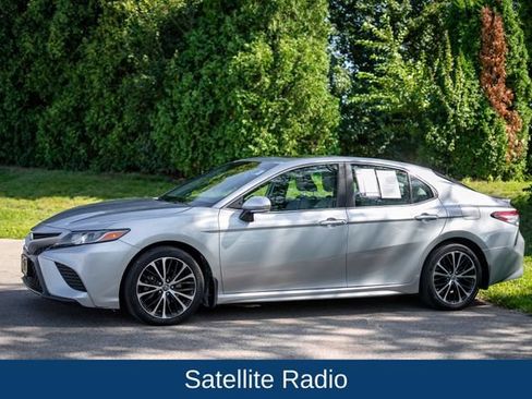 Used 2018 Toyota Camry SE w/ Moonroof Package FWD image 8