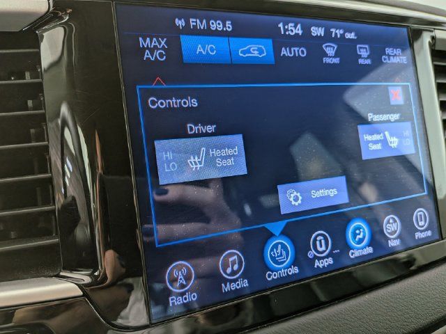 Used 2017 Chrysler Pacifica Touring-L FWD image 9