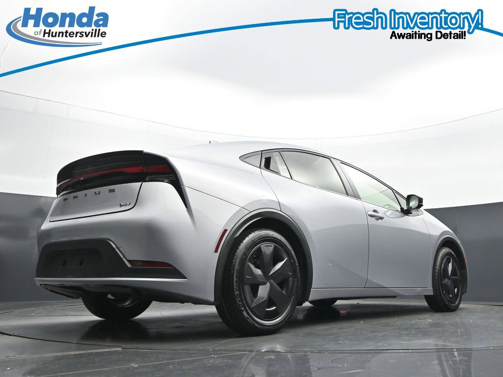 Used 2025 Toyota Prius LE FWD image 33