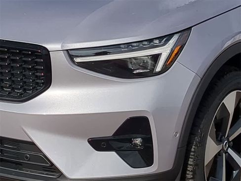 New 2026 Volvo XC40 B5 Plus w/ Protection Package Premier image 10