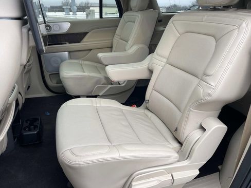 Used 2021 Lincoln Navigator L Reserve w/ Luxury Package image 21