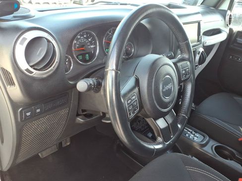 Used 2015 Jeep Wrangler Rubicon w/ Power Convenience Group AWD/4WD image 17