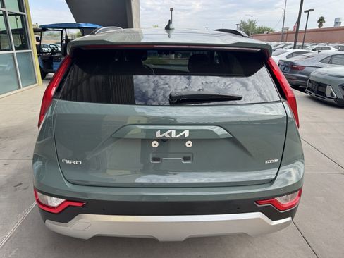Used 2024 Kia Niro EX image 12