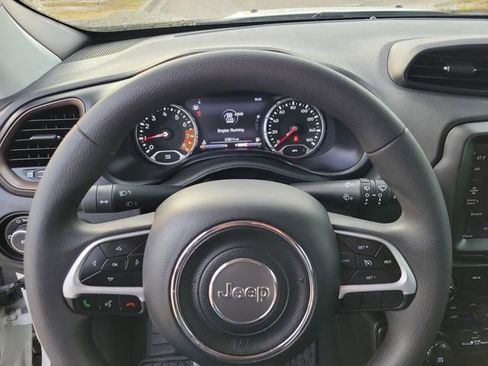 Used 2023 Jeep Renegade Latitude image 18