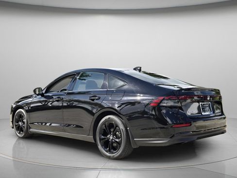 Used 2025 Honda Accord SE image 7