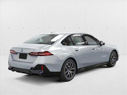 New 2026 BMW i5 eDrive40 image 2