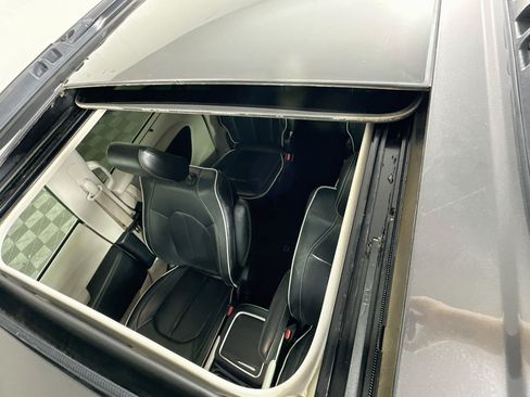 Used 2023 Chrysler Pacifica Limited FWD image 21