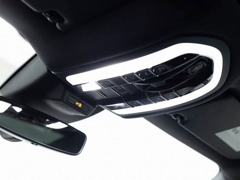 Certified 2025 Porsche Macan Turbo image 25