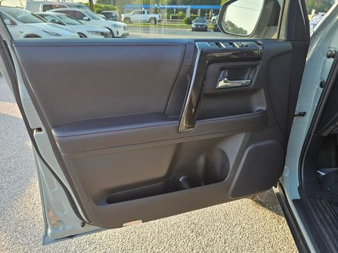 Used 2023 Toyota 4Runner TRD Off-Road Premium w/ Off Road Premium Plus Package AWD/4WD image 13