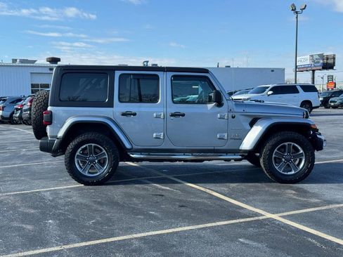 Used 2018 Jeep Wrangler Unlimited Sahara image 2