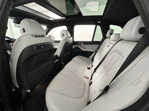 Used 2025 BMW X5 xDrive40i w/ M Sport Package image 34
