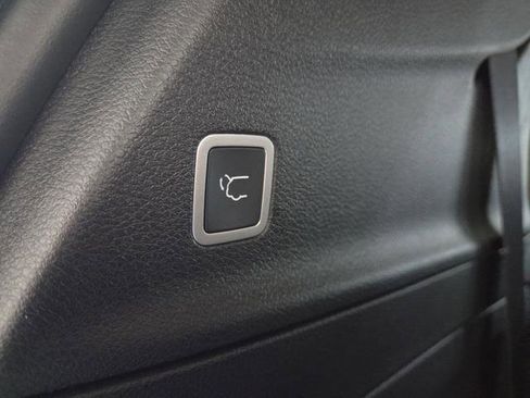 New 2026 Chrysler Pacifica Limited w/ S Appearance Package image 16