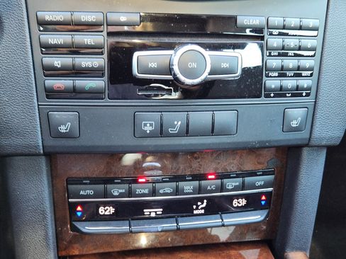 Used 2013 Mercedes-Benz E 350 Sedan image 19