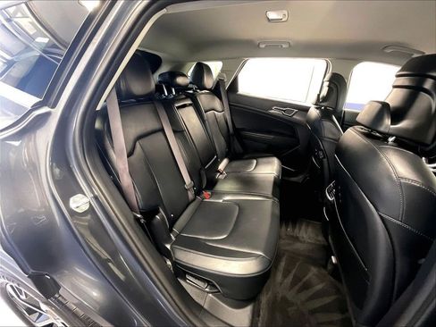 Used 2023 Kia Sportage EX AWD/4WD image 16