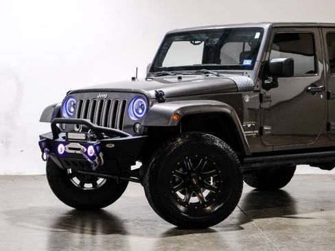 Used 2016 Jeep Wrangler Unlimited Sahara w/ Dual Top Group AWD/4WD image 6