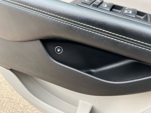 Used 2018 Chrysler Pacifica Touring Plus image 11