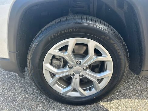 Used 2024 Jeep Compass Latitude AWD/4WD image 34