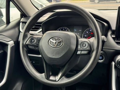 Used 2022 Toyota RAV4 XLE image 26